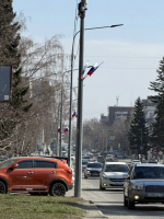 Улицы Железнодорожного района украшаются к майским праздникам
