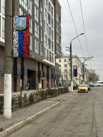 Улицы Железнодорожного района украшаются к майским праздникам