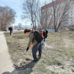В общегородской субботник общественники наводят порядок на своих территориях