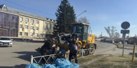 В Октябрьском районе Барнаула продолжаются работы по санитарной очистке территории после проведения общегородского субботника - Администрация г. Барнаул