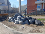 В Октябрьском районе Барнаула продолжаются работы по санитарной очистке территории после проведения общегородского субботника