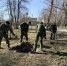 Сотрудники следственного управления СК России по Алтайскому краю облагородили аллею цветущих деревьев в парке «Изумрудный» - Следственный комитет