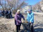 Активисты – общественники Ленинского района в прошедшие выходные провели субботники на территориях микрорайонов многоэтажной застройки и частного сектора