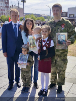 В рамках праздничных мероприятий Губернатор Алтайского края Виктор Томенко пообщался с ветеранами Великой Отечественной войны и специальной военной операции