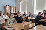 Профилактика дропперства: студенты Академии рассказали молодежи о финансовых ловушках