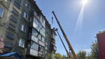 Часть плиты на крыше многоквартирного дома обрушилась в Барнауле