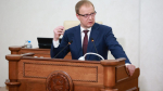 Виктор Томенко выступает с отчетом о работе правительства региона за год