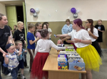 В микрорайонах Октябрьского района ко Дню защиты детей организовали праздничные программы для юных жителей