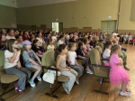 В микрорайонах Октябрьского района ко Дню защиты детей организовали праздничные программы для юных жителей