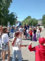 В микрорайоне Новосиликатный прошли праздничные мероприятия ко Дню защиты детей