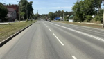 На дорогах Барнаула продолжают обновлять разметку