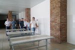 Проверяющие побывали в столовой ИК-3, в ШИЗО и помещениях камерного типа. В беседах с осужденными общественники интересовались коммунально-бытовыми условиями, температурным режимом в жилых помещениях, организацией питания, условиями содержания лиц с ограниченными возможностями здоровья и инвалидов и другими вопросами. Жалоб на условия содержания от спецконтингента не поступило.