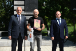 В Барнауле у Памятного знака в честь строителей Алтайского края состоялось торжественное мероприятие