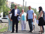 В Ленинском районе проверили ход работ по благоустройству территории