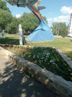 В микрорайоне Новосиликатный продолжаются работы по благоустройству и озеленению территории