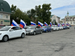 Ко Дню российского флага в Барнауле организовали автопробег