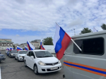 Ко Дню российского флага в Барнауле организовали автопробег