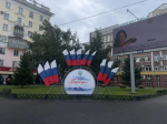 К 296-летию Барнаула Октябрьский район украсили праздничной символикой