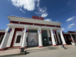 К 296-летию Барнаула Октябрьский район украсили праздничной символикой