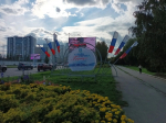 К празднованию Дня города улицы Индустриального района украсили баннерами и флагами с государственной символикой