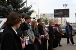 Есть возможность - помогай! В Барнауле возле главного корпуса АлтГУ завершился автопробег «Алтайский сбор»