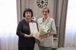Татьяна Ильюченко поблагодарила сотрудников Молодежного театра Алтая за работу