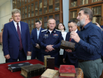 Сохранение национального достояния: полпред и федеральные министры осмотрели уникальные фонды ГПНТБ СО РАН