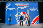 Константин Важенин (в центре) - чемпион России по пауэрлифтингу (спорт слепых)