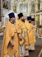 Митрополит Сергий возглавил Божественную литургию в Никольском храме Барнаула
