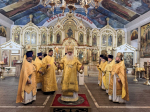Митрополит Сергий возглавил Божественную литургию в Никольском храме Барнаула