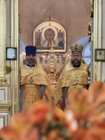 Митрополит Сергий возглавил Божественную литургию в Никольском храме Барнаула