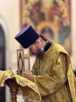 Митрополит Сергий возглавил Божественную литургию в Никольском храме Барнаула