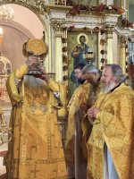 Митрополит Сергий возглавил Божественную литургию в Никольском храме Барнаула