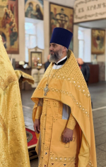 Митрополит Сергий возглавил Божественную литургию в Никольском храме Барнаула