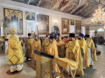Митрополит Сергий возглавил Божественную литургию в Никольском храме Барнаула